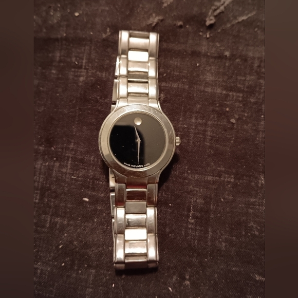 VINTAGE 90S MOVADO MUSEUM LADIES WATCH - Picture 8 of 10